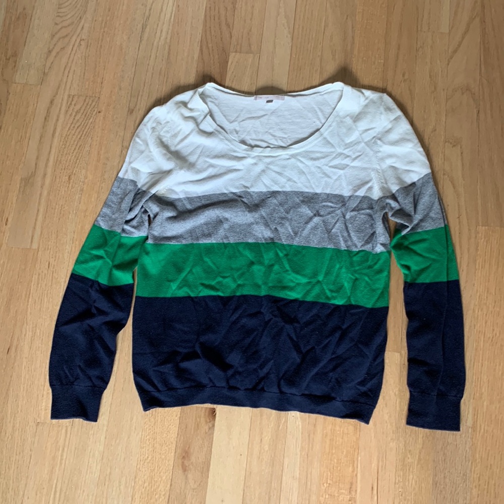 GAP crewneck sweater